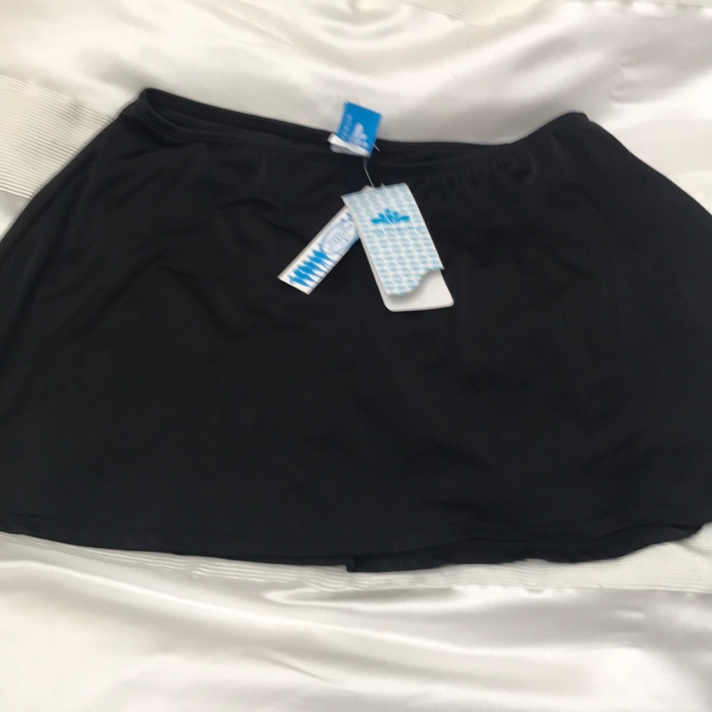 NWT swim skirt bottom